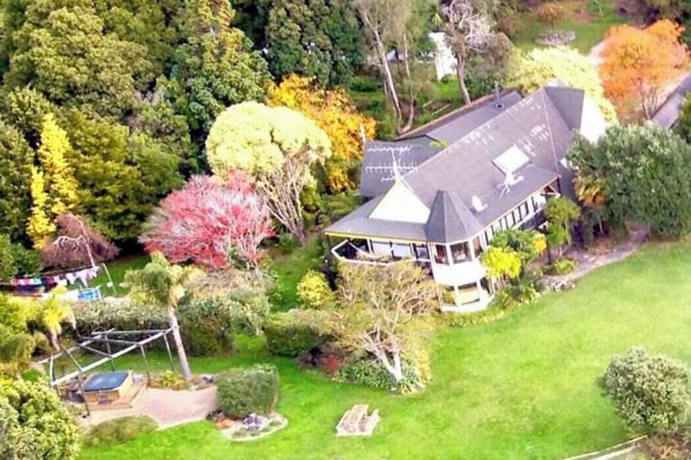Parapara House | The Lodge, Golden Bay Lodge and Organic Gardens
