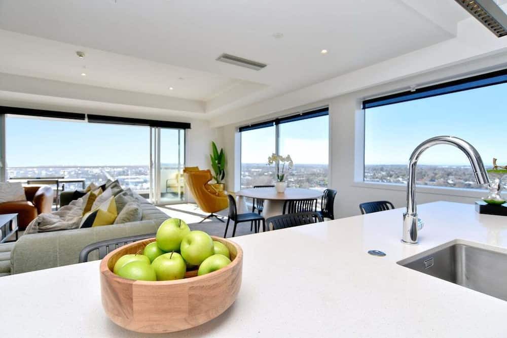 Christchurch City Centre Apartment | Pacific Horizon - Luxury Sky Suite 19th Floor City Views