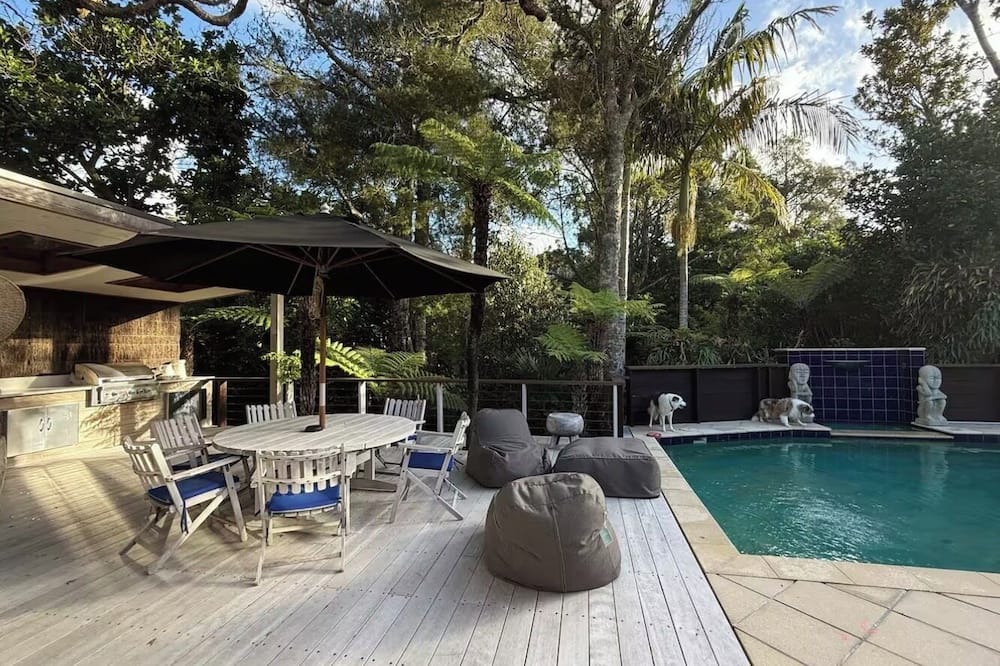 Campbells Bay House | Luxury Coastal Home l Pool, Spacious Entertaining Areas l Steps to the Beach
