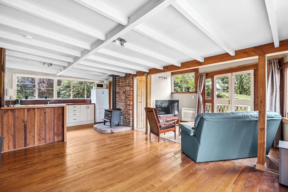 Warrington House | Beach bach in Warrington - pet and kid friendly