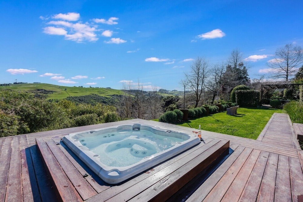 Bombay Villa | Private Country Estate | 2 Homes | Hot Tub & Creek