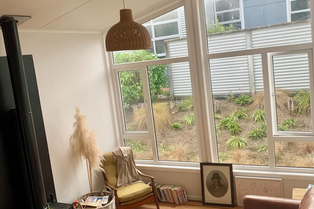 Raumati South House | 3BR Coastal Cottage 2min walk from beach
