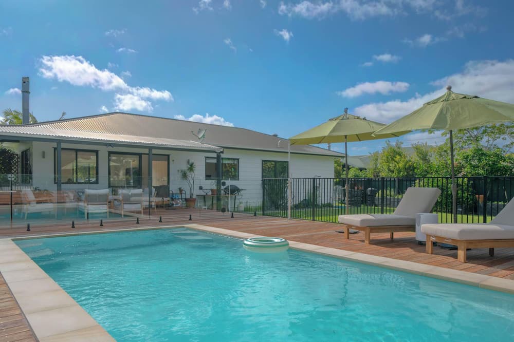 Matakana House | Torea Poolside Retreat – Family Summer Living in Matakana