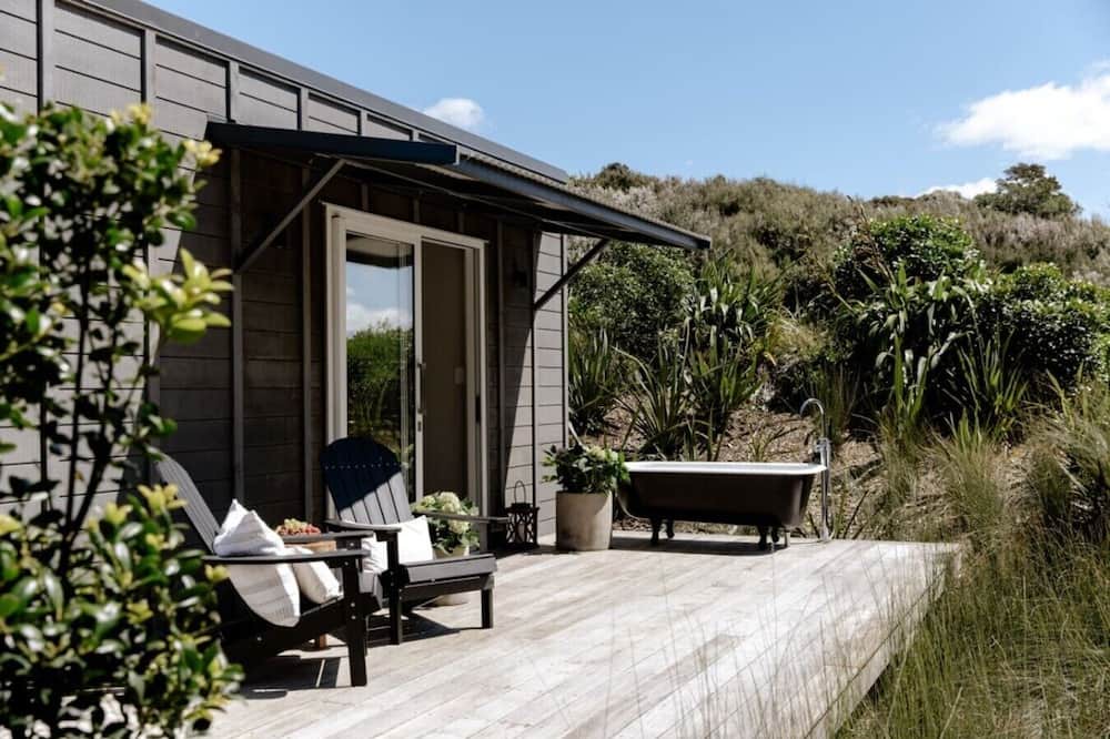Tawharanui House | Kiwi Calls & Manuka Trees - Bluestone Studio
