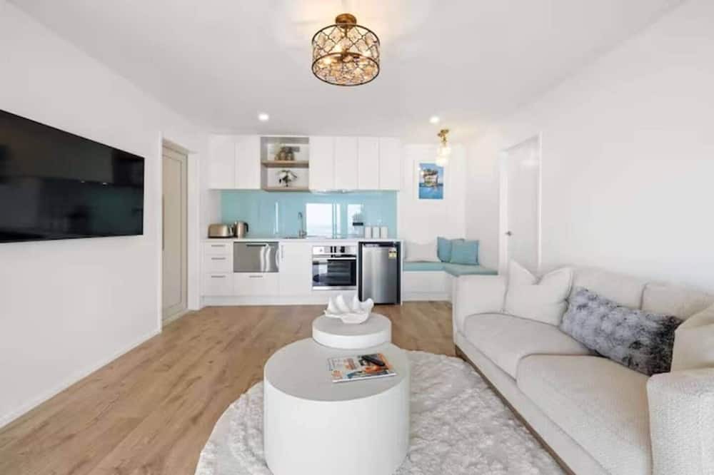 Bell Block House | Beachfront Studio - Ocean Views - Bell Block