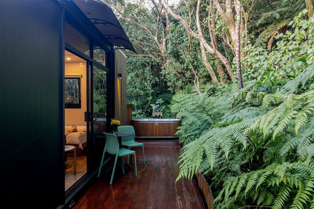 Khandallah Cabin | Secluded Studio Pod with Private Cedar Hot Tub in Wellington, New Zealand