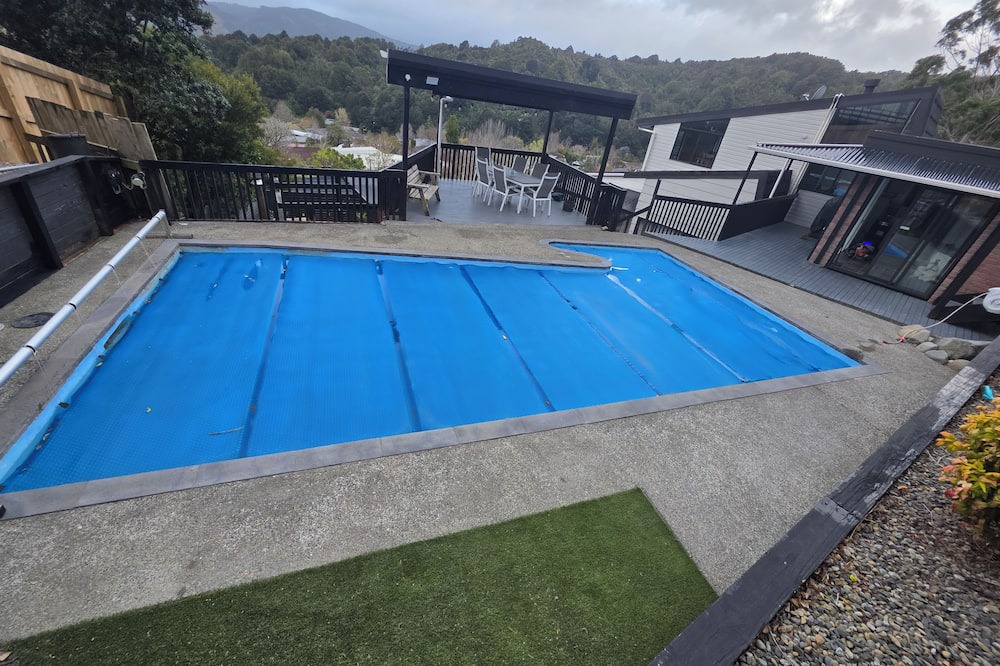 Pinehaven House | Peaceful Upper Hutt Hideaway Pool Spa Sauna