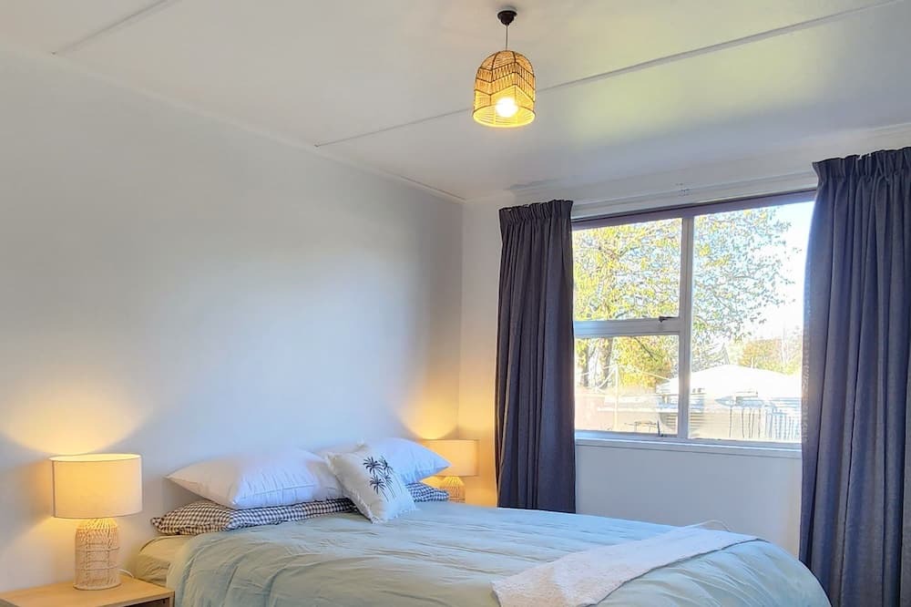 Twizel House | Sefton Cottage - Close to Bars and Restaurants