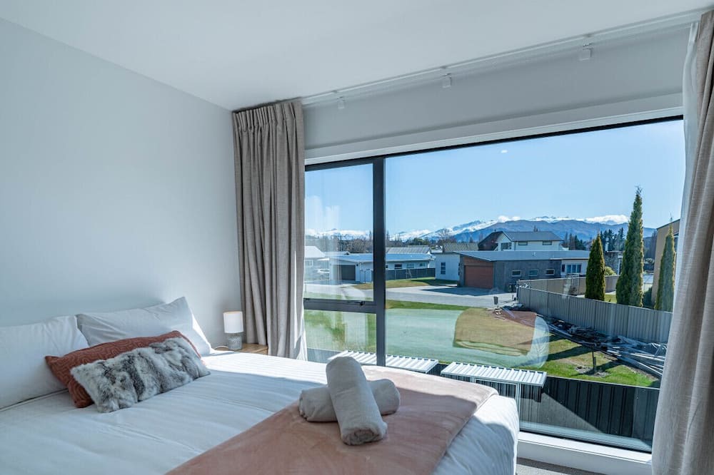Albert Town House | Modern Warm & Cosy Townhouse - 5min to Wānaka