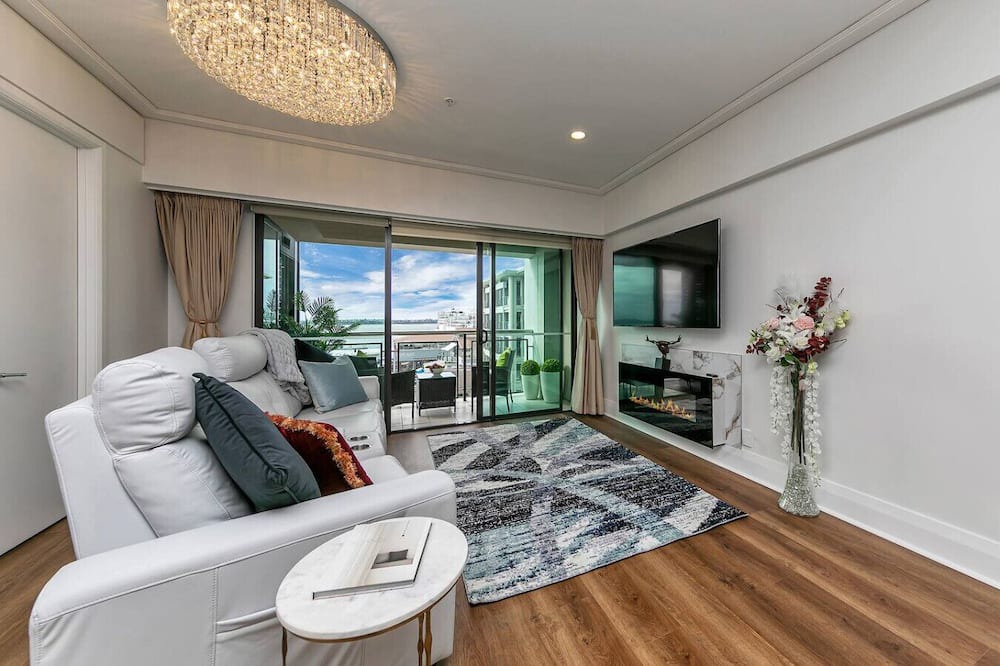 Auckland Central Business District Apartment | Viaduct Victory Sub Penthouse