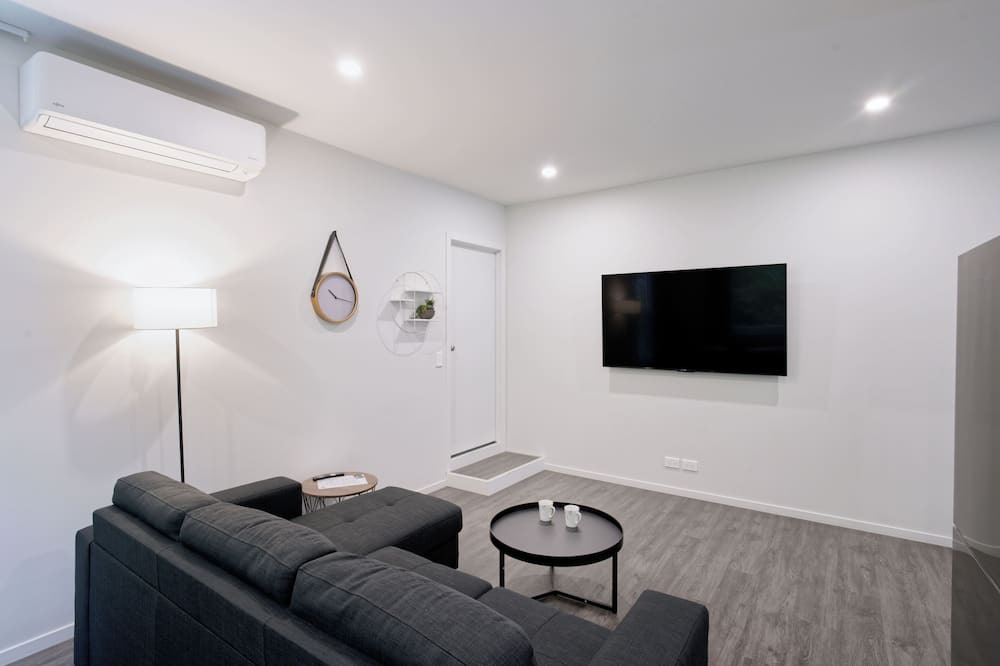 Dunedin City Centre Apartment | Recently Renovated Central Apartment