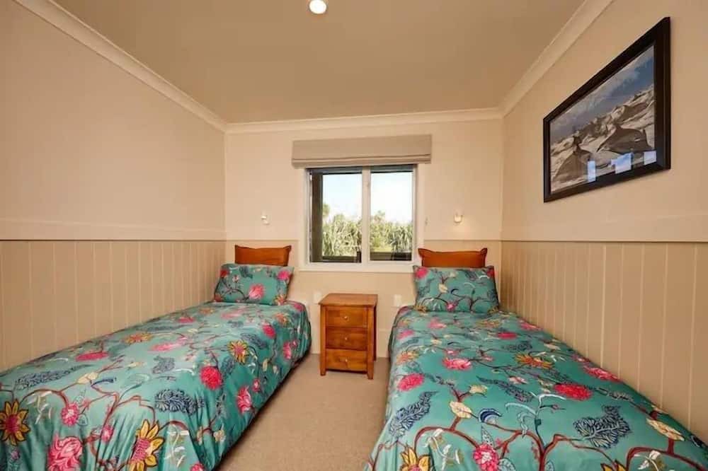 Kaikoura Apartment | Kakatu Retreat - Swallows Nest, Kakatu Retreat | Swallows | Nest | Breakfast Included