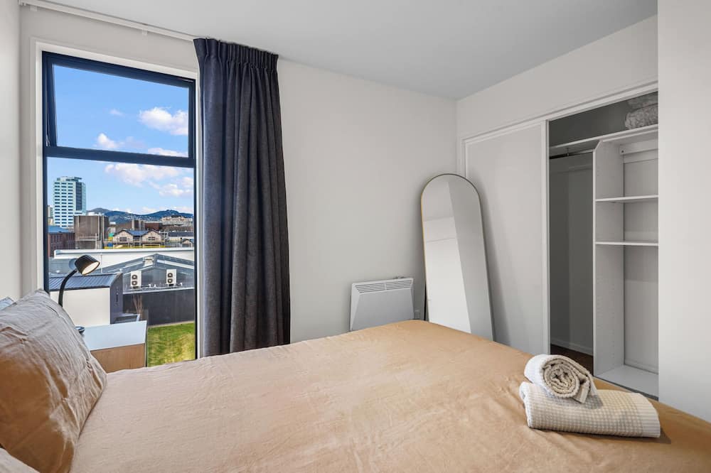 Christchurch City Centre Apartment | Central 2BR Apartment with City Views & Secure Parking
