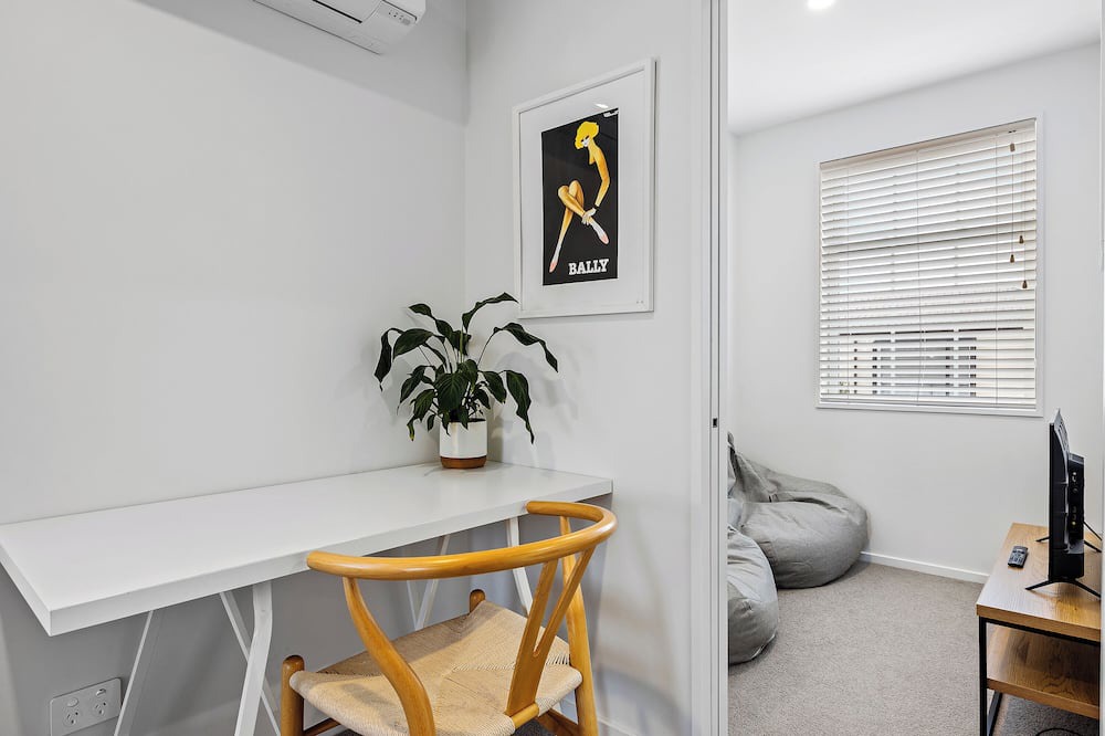 Christchurch City Centre Apartment | Contemporary 3BR City Apartment – Stylish & Central
