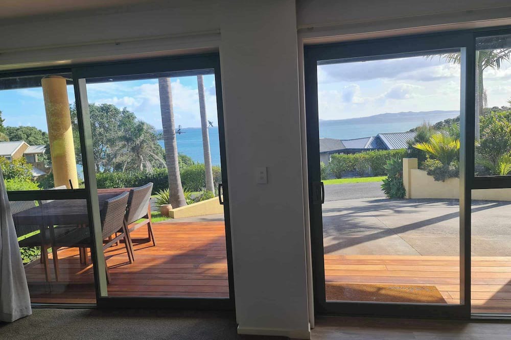 Coopers Beach Apartment | By The Sea Coopers Beach Apartment overlooking the beautiful Bay