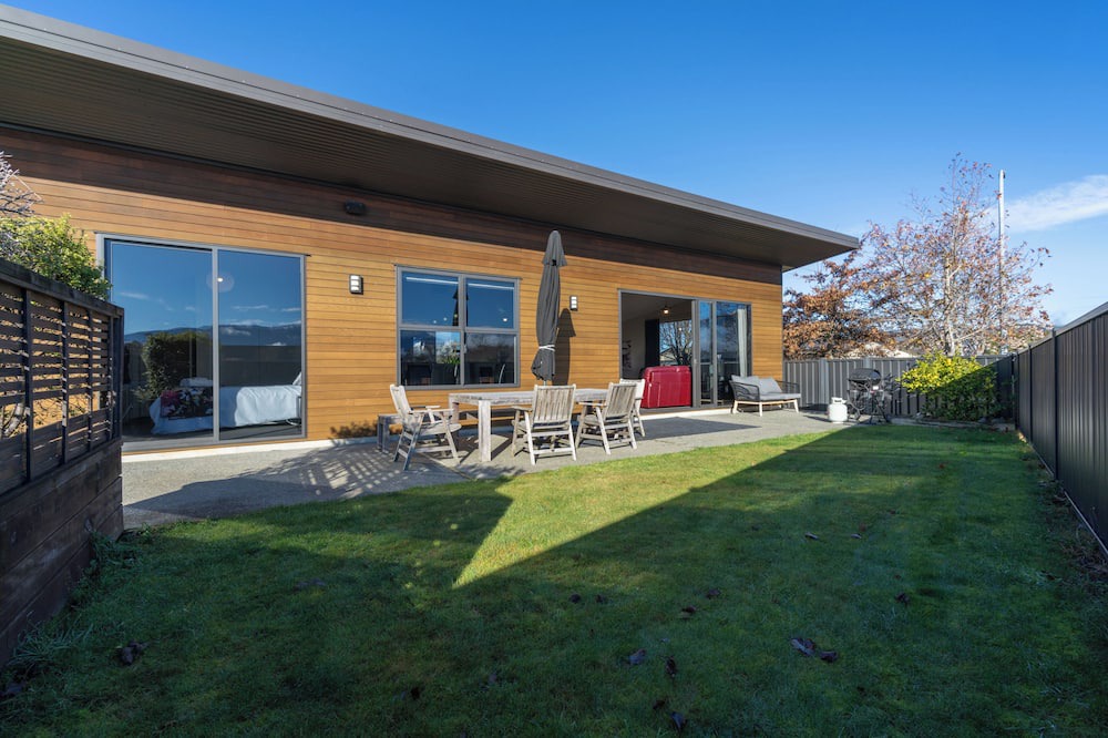 Te Anau House | Mountain View Comfort - Te Anau Holiday Home