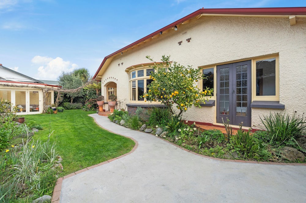 Lower Hutt House | Montague Manor - Wellington Holiday Home