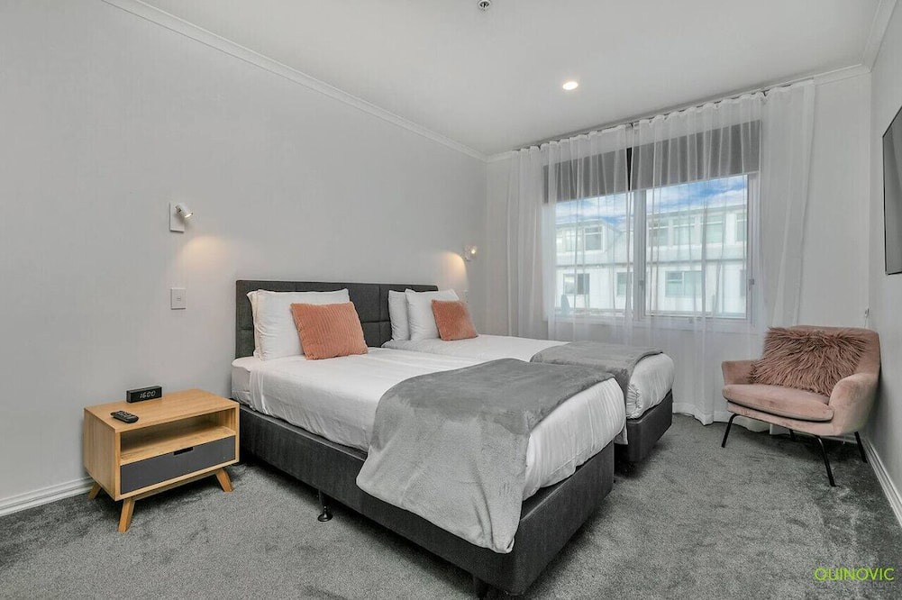 Auckland Central Business District Apartment | Spacious 3-Bed Waterfront Apartment