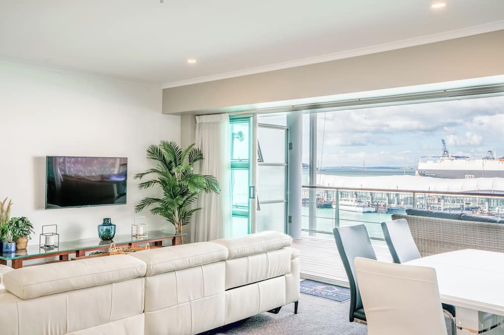 Auckland Central Business District Apartment | Princes Wharf - Couple luxury