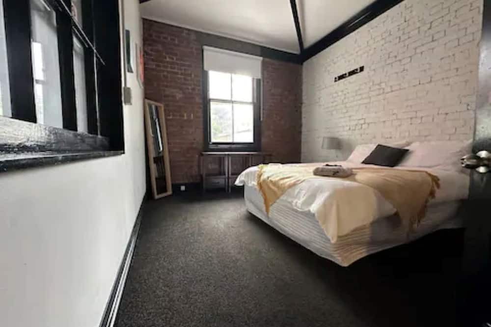 Te Aro Apartment | Spacious Inner-City Apartment!