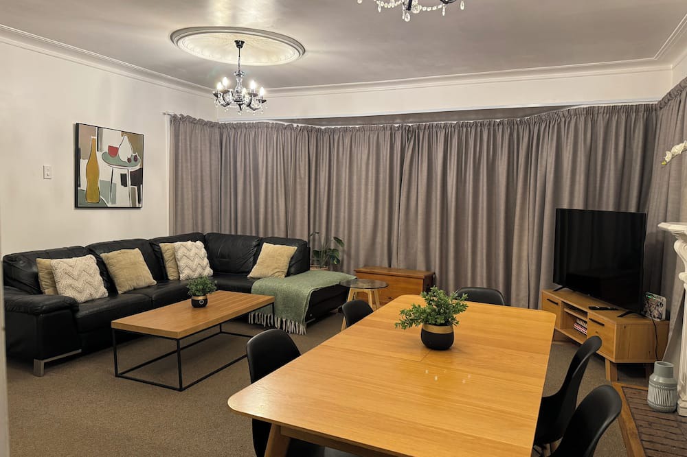 Tauranga South House | Centrally Located Family Home in Tauranga - Near Hospitals