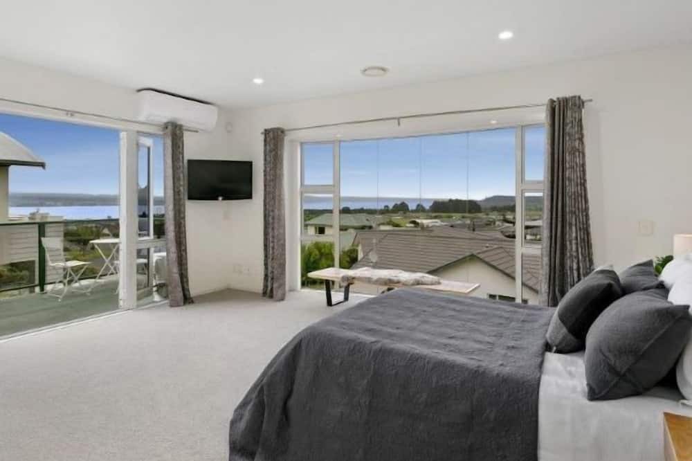 Nukuhau House | Views and More @ 34.