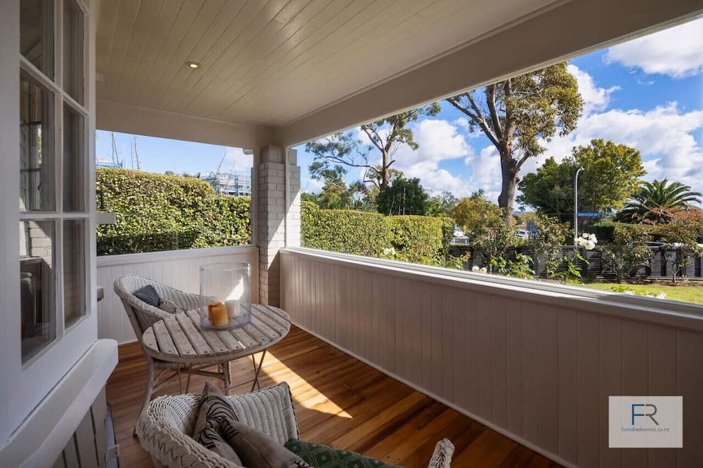 Auckland Apartment | Stylish Villa with Pool and Garden, family friendly and free parking