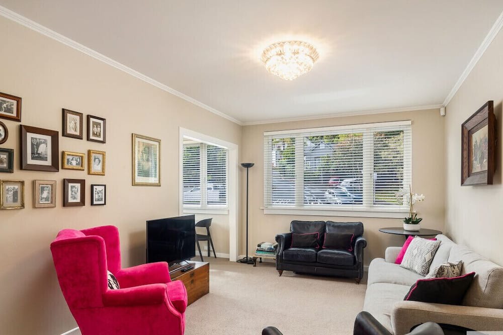 Mount Eden Apartment | Spacious Mt Eden Apartment|by Furnished Rentals