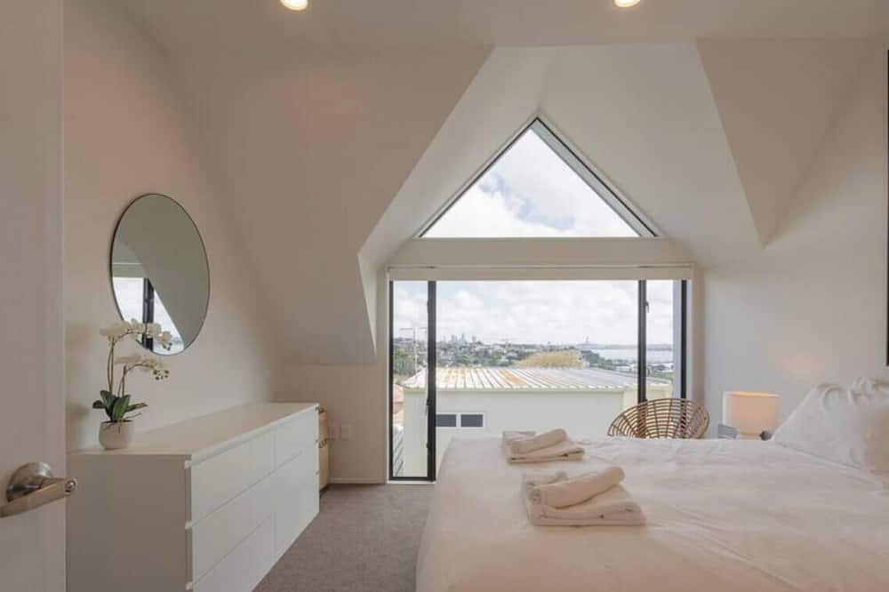 Orakei Apartment | Gorgeous Orakei Home by Furnished Rentals
