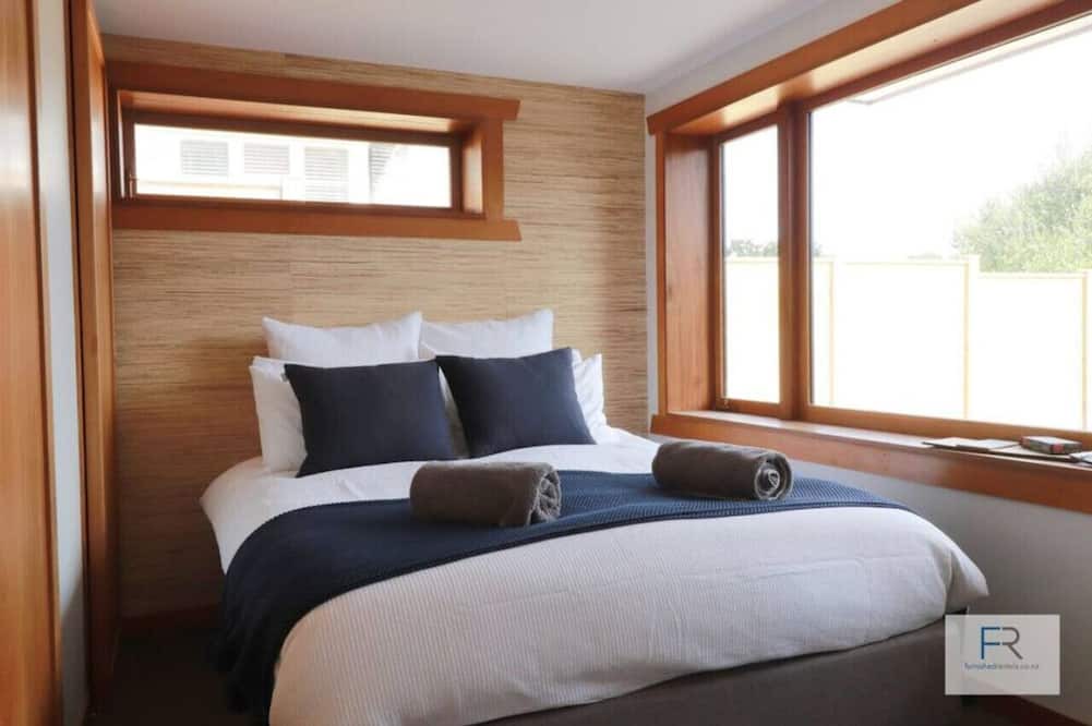 Orakei Apartment | Comfortable Cosy Apartment| by Furnished Rentals