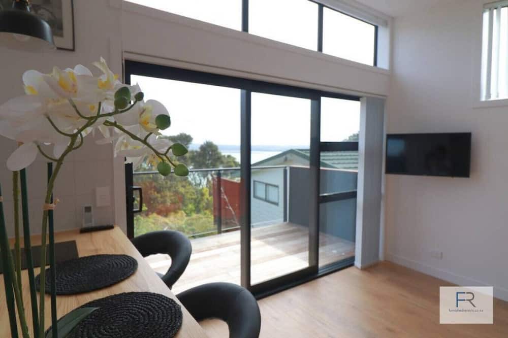 Beach Haven Apartment | Cosy Tiny Home with Ocean Views|by Furnished Rentals