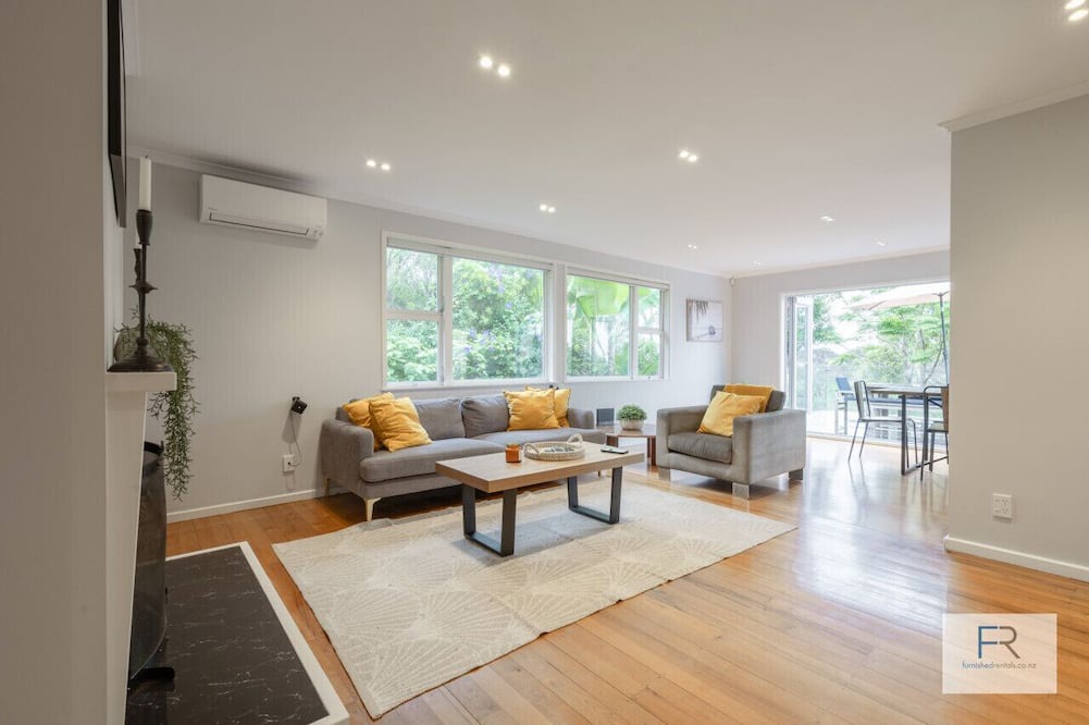 Birkenhead Apartment | Sanctuary with private deck, close to Cafes, Pet Friendly. 1 min to Birkenhead Village