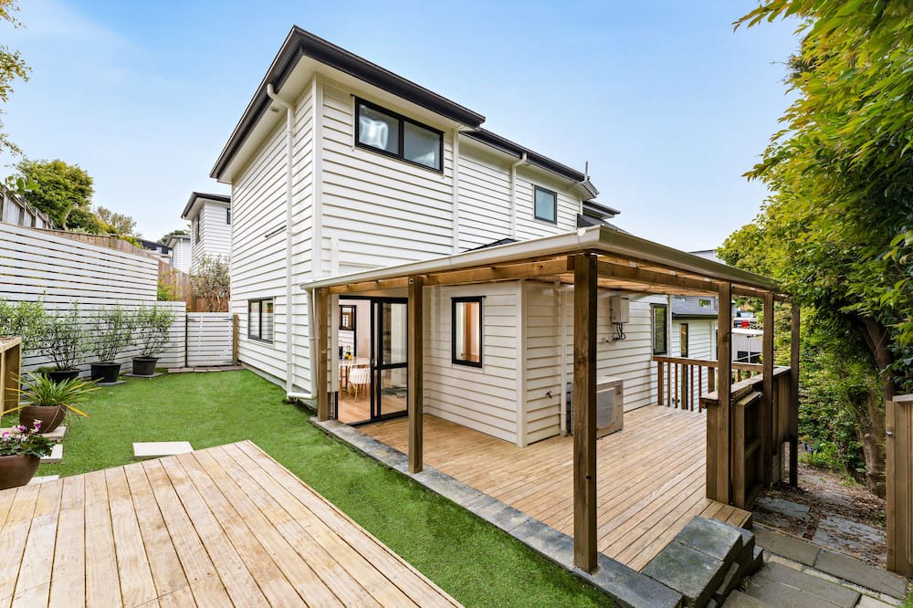Hauraki Villa | Modern Home Takapuna | WI-FI | near Beach & CBD