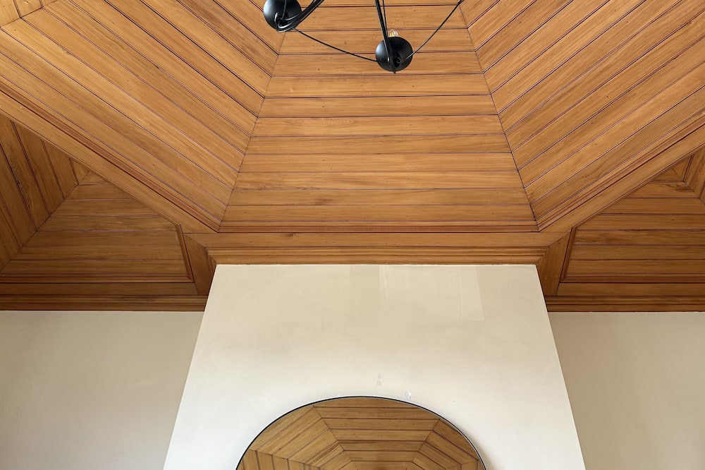 St. Clair House | Salt Manor - Spacious with access to St Clair Beach and the Esplanade