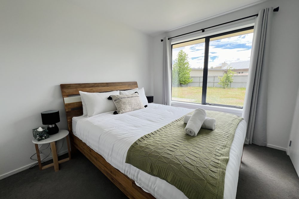 Lake Hayes House | Leisure Holiday Home Lake Hayes Easte Queenstown