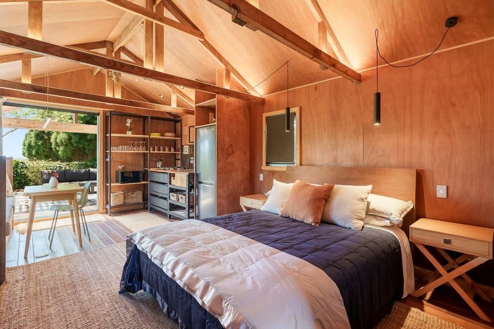 Matapihi Cabin | The Shed Guest House