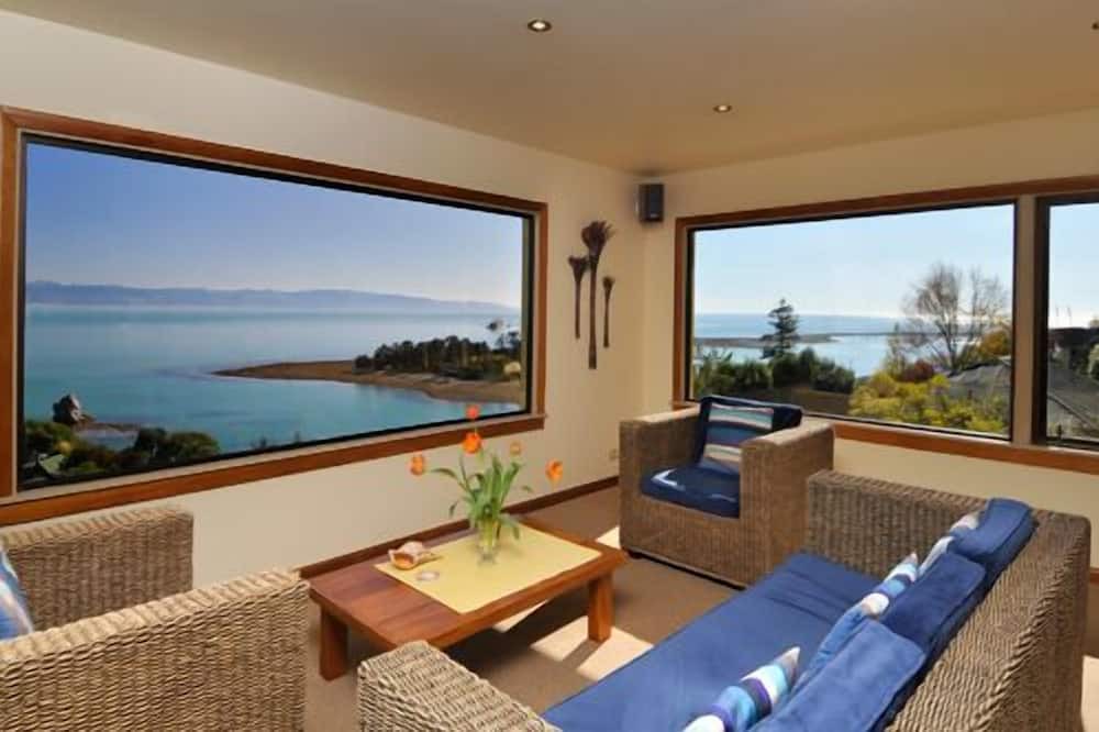 Britannia Heights Apartment | The Wheelhouse Inn