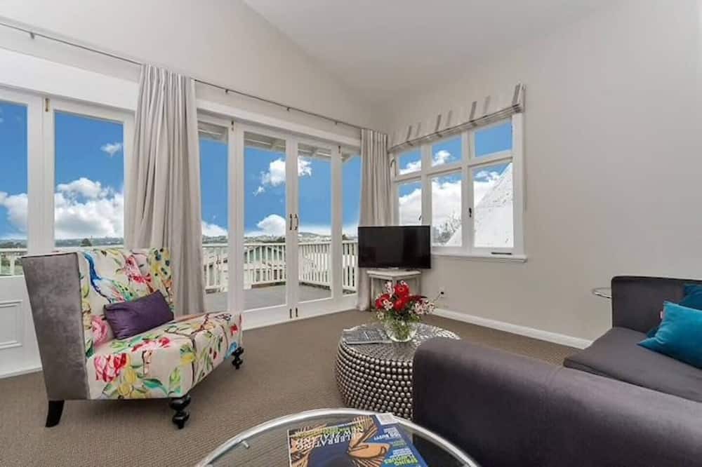 Devonport Apartment | Kerr Street with a View by Bespoke Stays