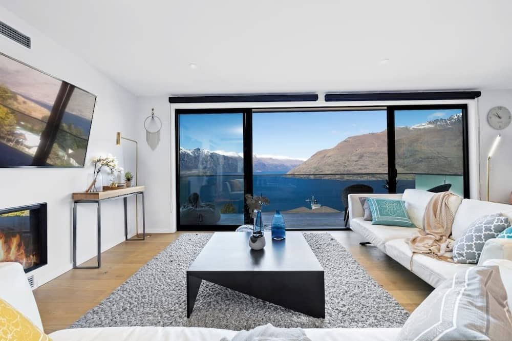 Fernhill House | Luxury Away - Twin Heights-AC-Free Parking-BBQ