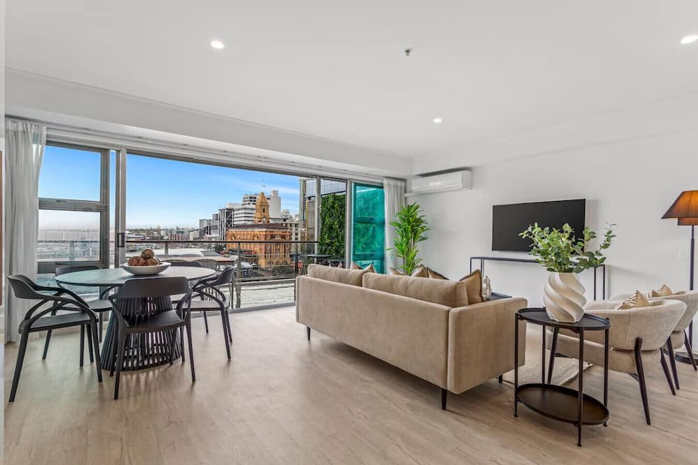 Auckland Central Business District Apartment | QV Stays Waterfront Getaway