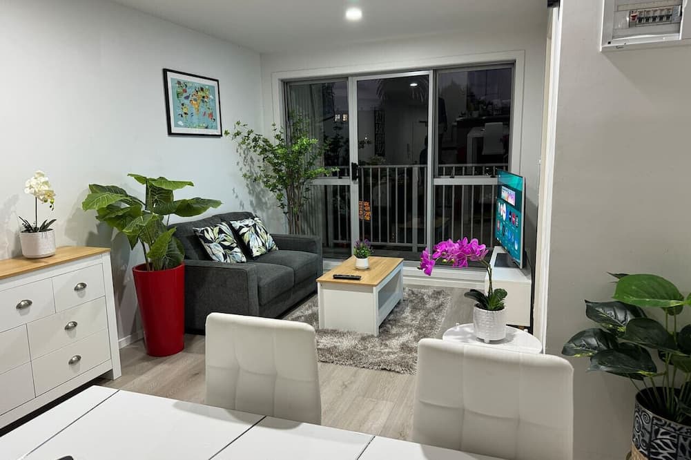 Auckland Central Business District Apartment | Impecable 3 bdr-2 bath -Free Carpark and pool