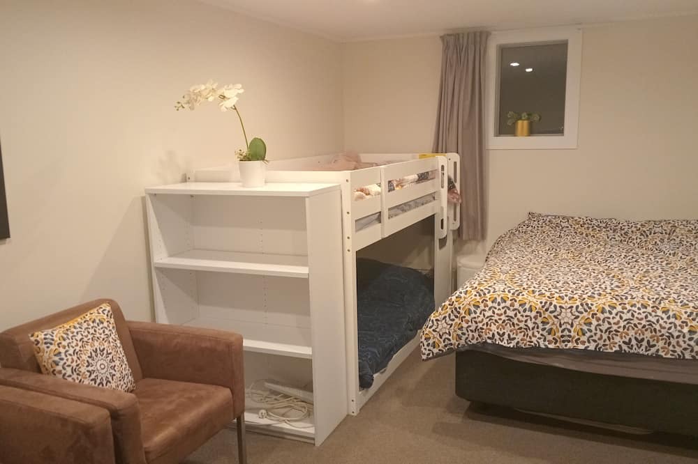 Maungaraki Apartment | Cozy studio with WiFi in delightful Maungaraki