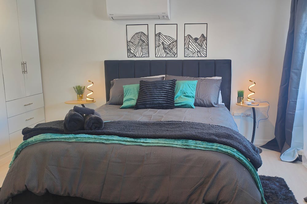 Hoon Hay Apartment | Beautiful Studio w/Parking | Near CBD & Port Hills