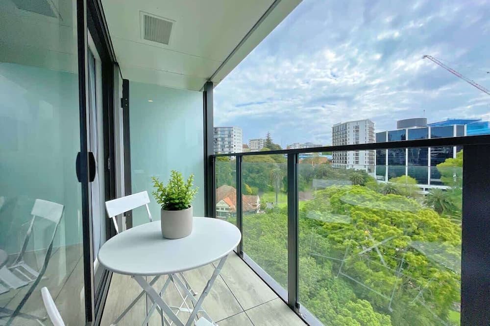 Newton Apartment | Incredible Park & SkyTower View Free Parking & AC