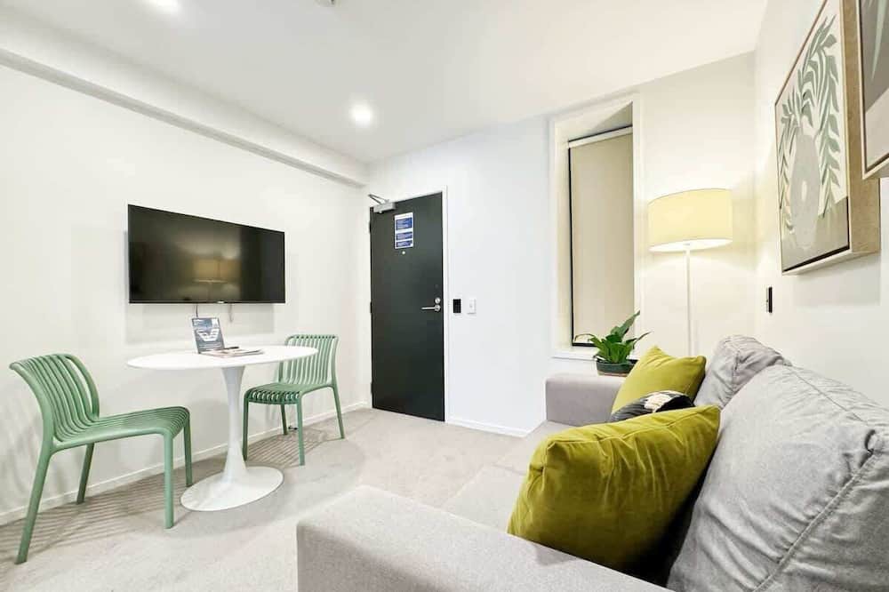 Auckland Central Business District Apartment | Lush City Escape - 1B Studio Near Skytower vs Pool