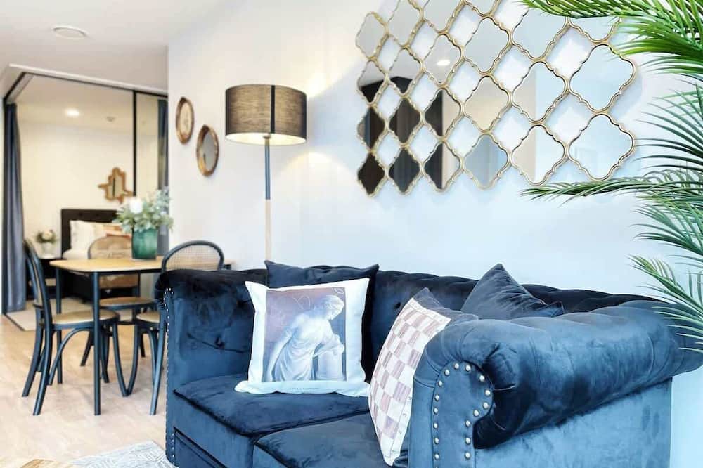 Newton Apartment | Luxury Parkside Living on Queen St vs AC Pool Gym