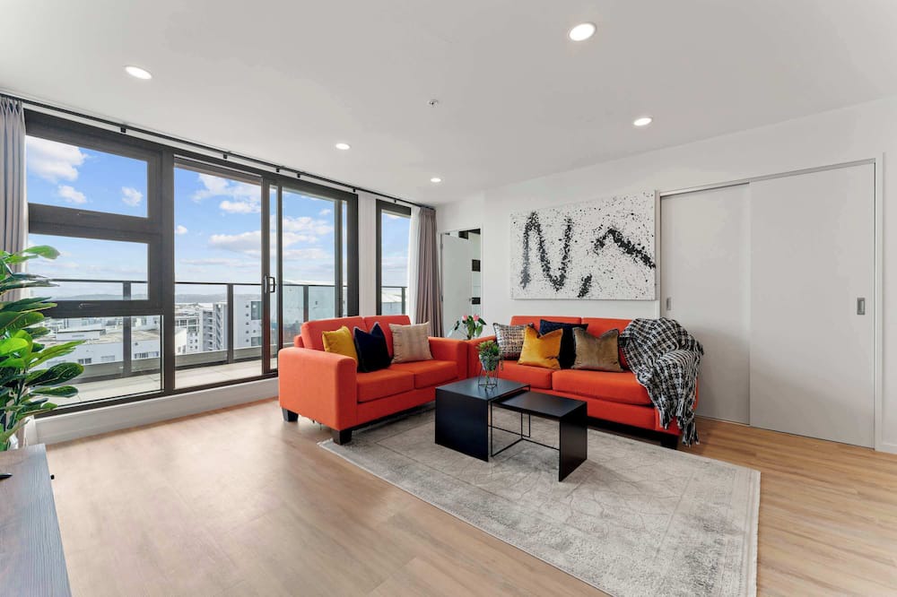 Auckland Central Business District Apartment | Penthouse 3BR & 2Bath-Skytower View-Pool, Parking