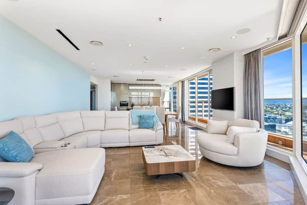 Auckland Central Business District Apartment | QV Stays Luxury Suite with Views Galore