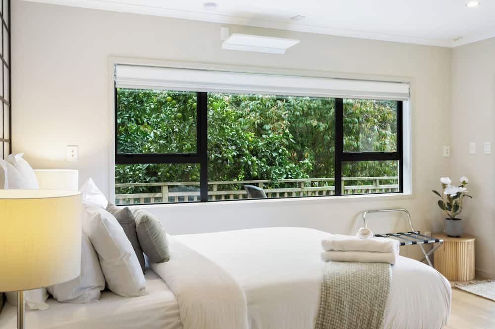 Bucklands Beach Apartment | Sea-batical Retreat.nDiscover your perfect, relaxing coastal escape.
