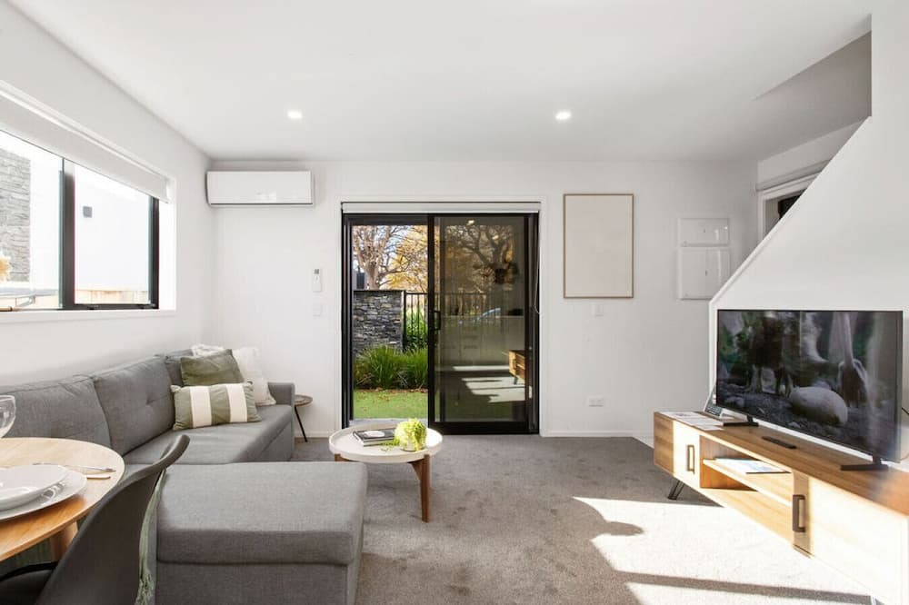Riccarton Apartment | Brand New Opposite Hagley Park Close CBD Hospital